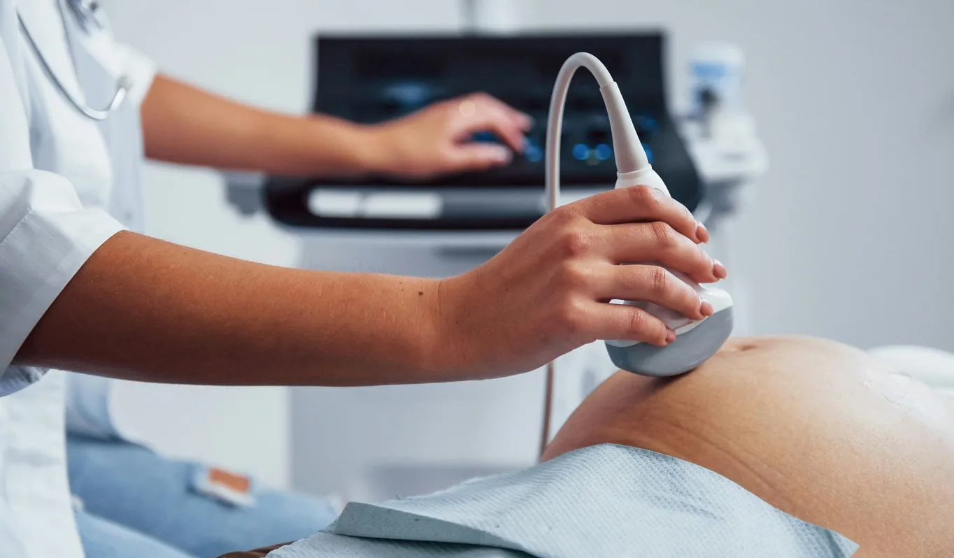 Ultrasound examination of a pregnant belly